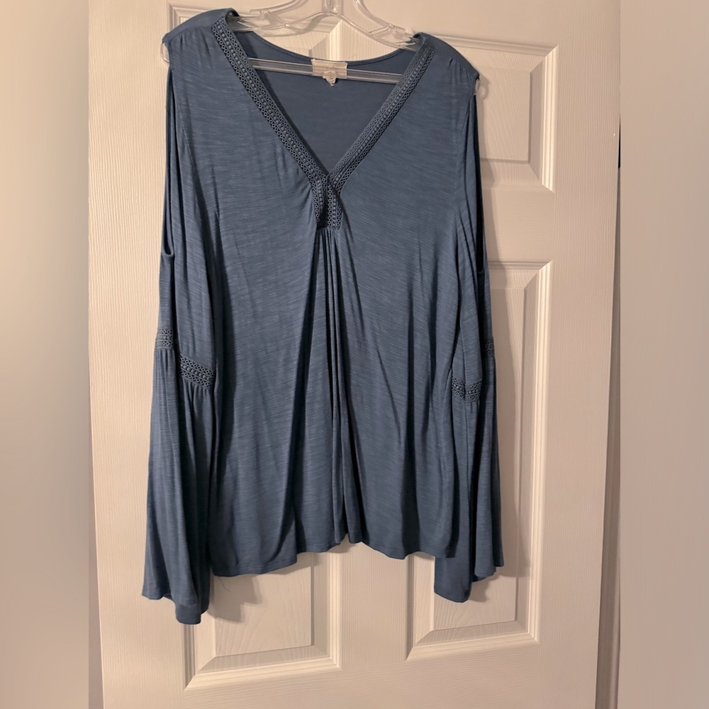 Cupio tunic belled sleeve open shoulders top
